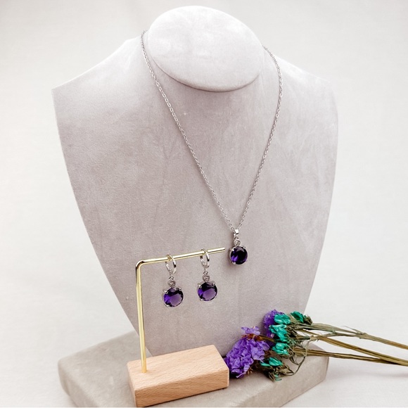 Purple cubic zirconia necklace and earring set - Picture 3 of 3